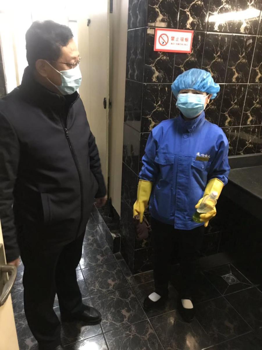 為業主生命健康筑起“安全屏障”——市政協委員、濟南連心物業黨支部書記、董事長王宏勇奮戰一線，勇作“最美逆行者” 消毒服務